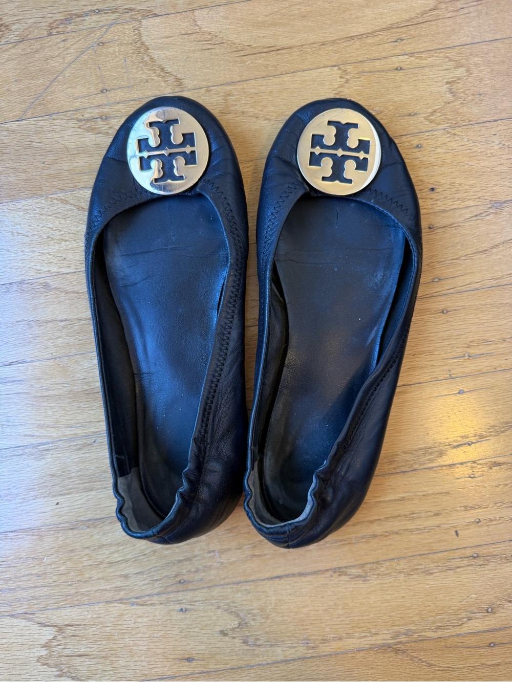Tory Burch Reva Black Leather Ballet Flats with Gold Logo 7.5